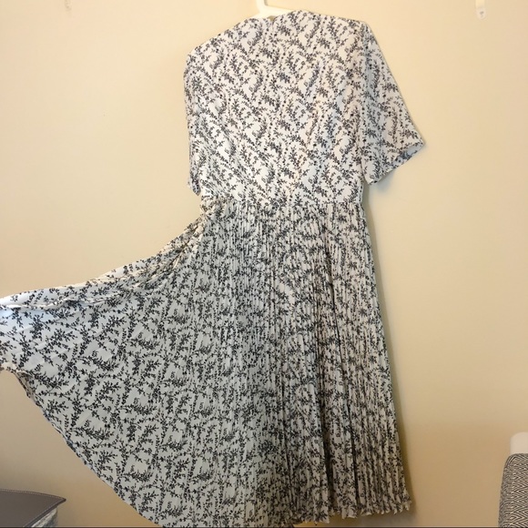 MIKAEL AGHAL
Pleated Floral-print - Picture 4 of 5